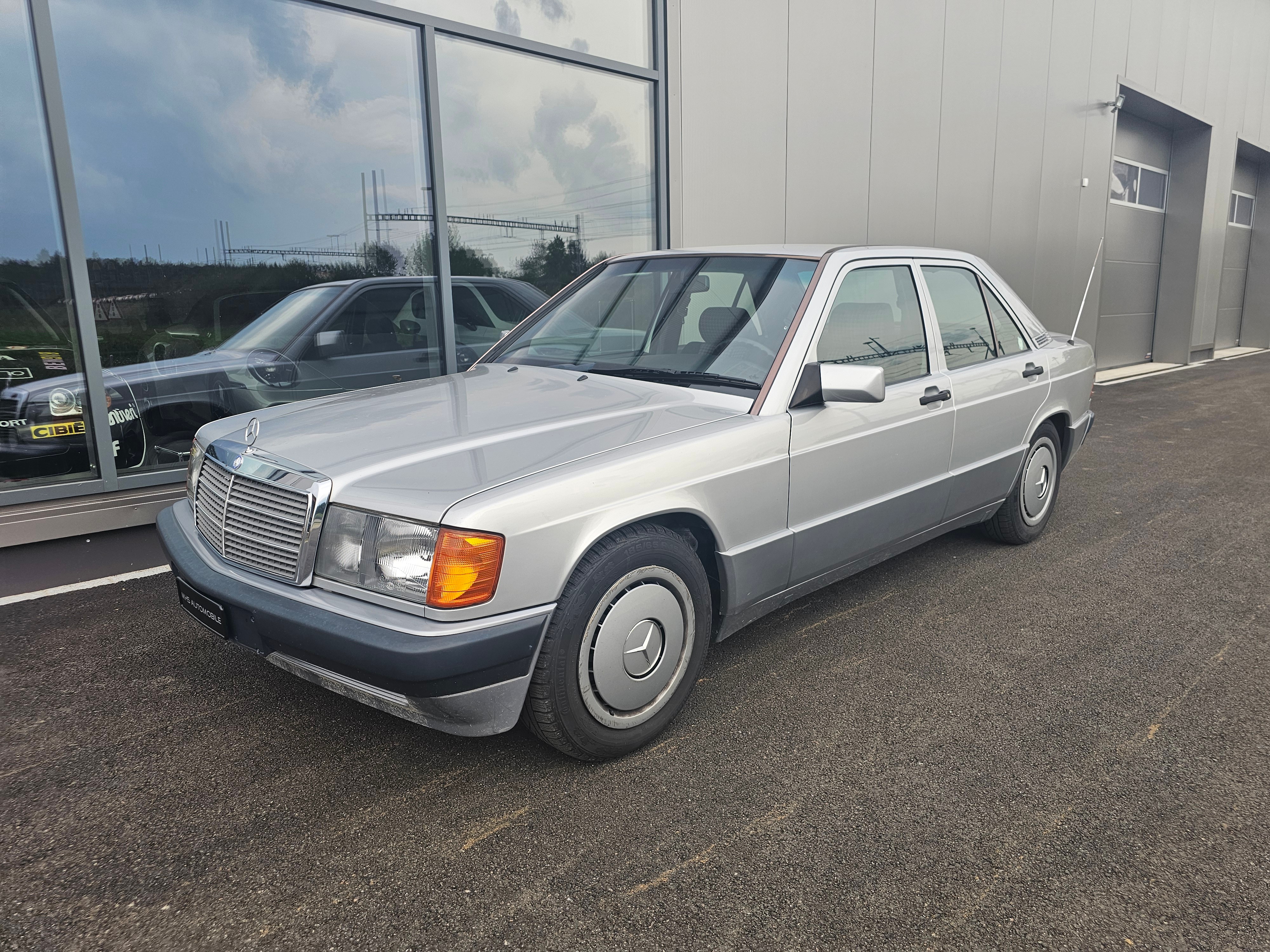 MERCEDES-BENZ 190 E 2.6