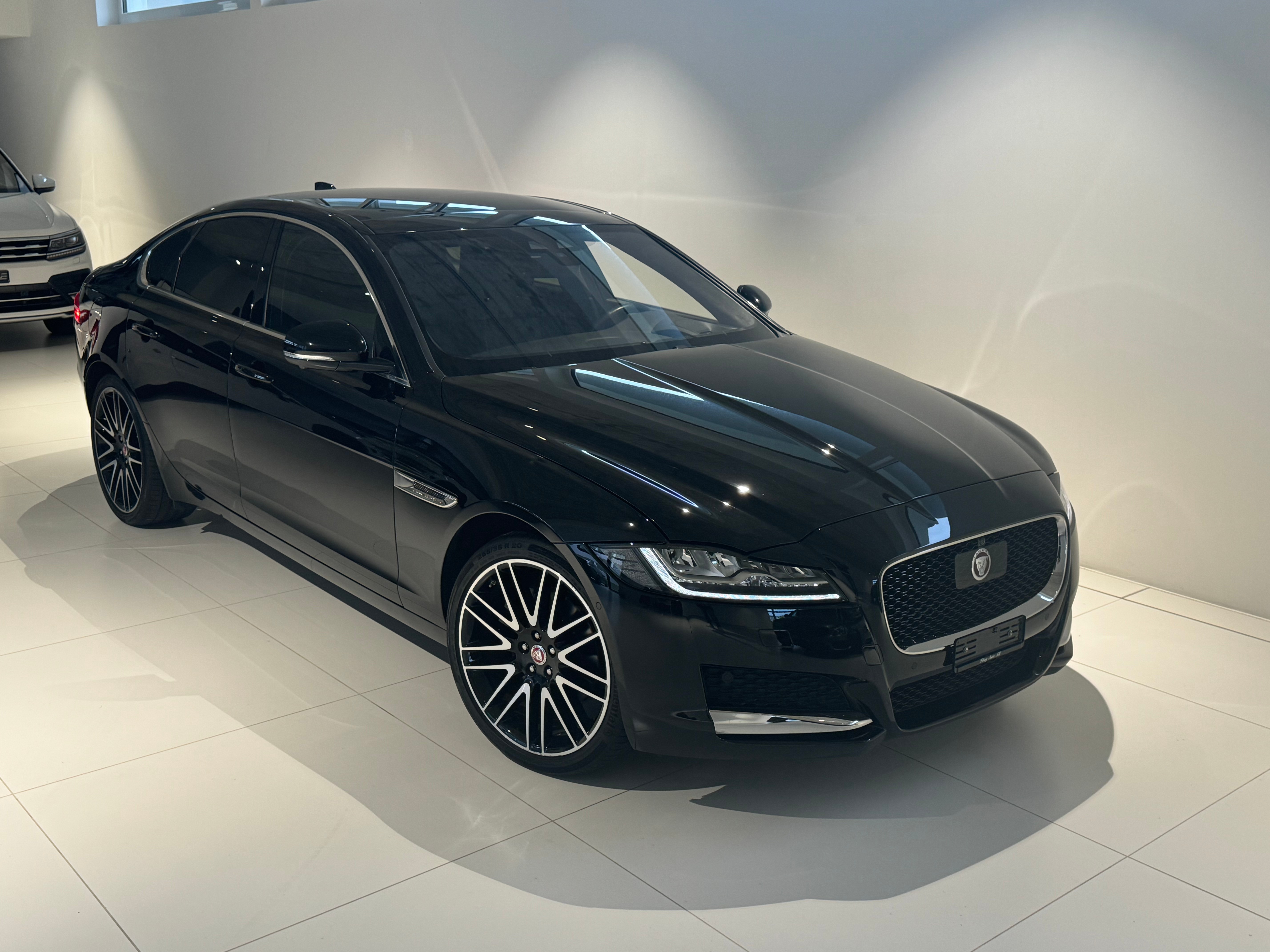 JAGUAR XF 20d R-Sport 90 Jahre Edition 4x4 AWD Automatic