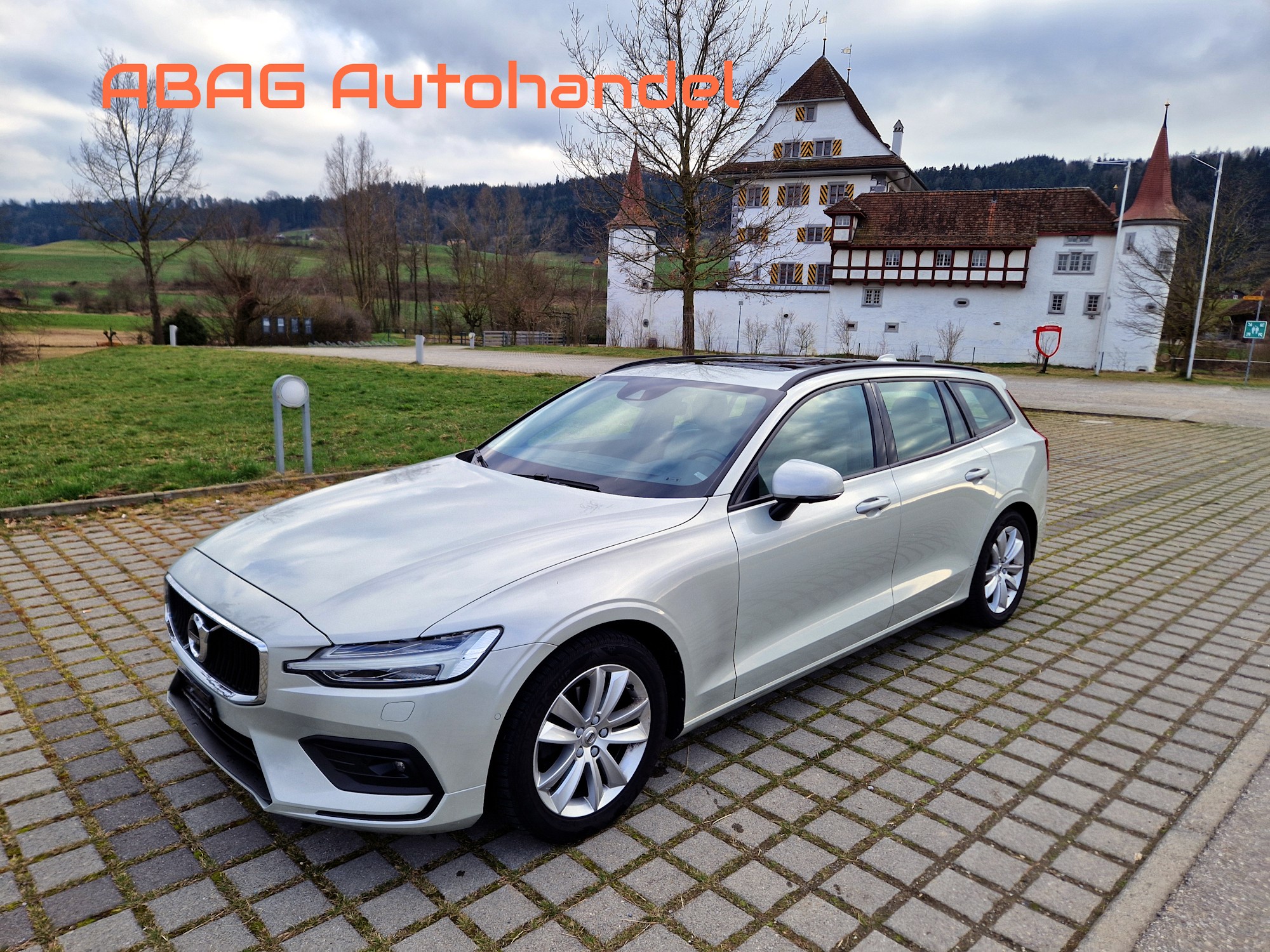 VOLVO V60 D4 Momentum Geartronic