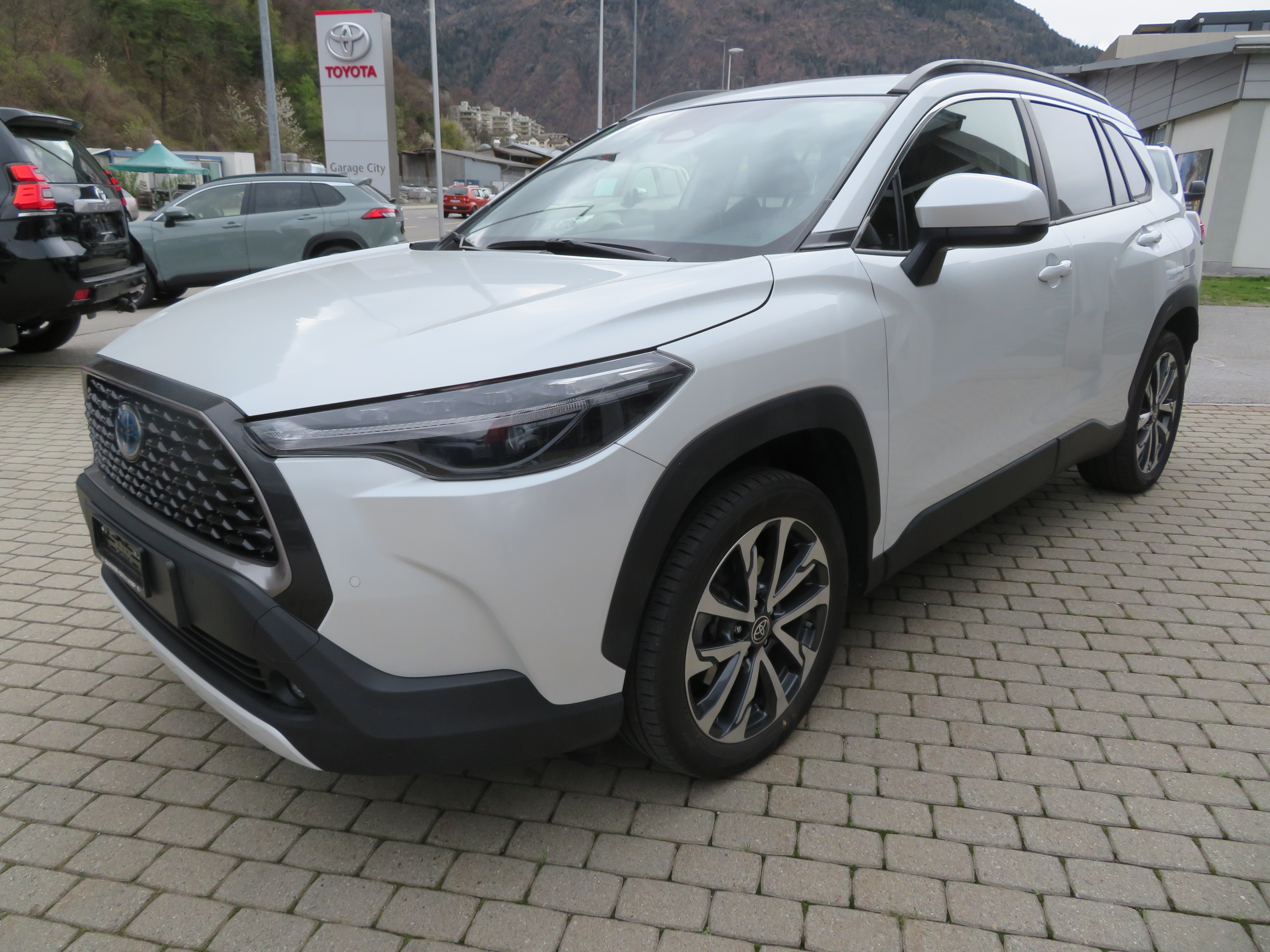 TOYOTA Corolla Cross 2.0 4WD Trend e-CVT