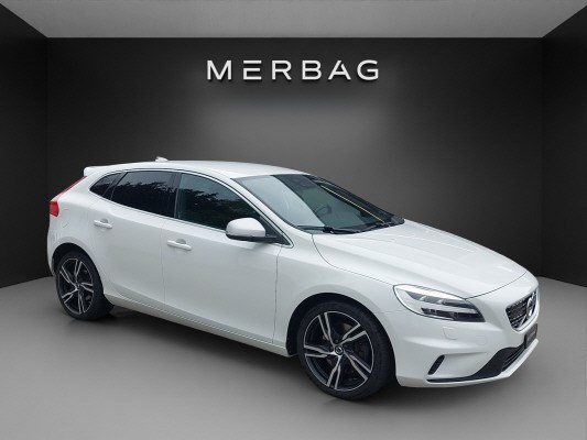 VOLVO V40 D3 Momentum R-Design