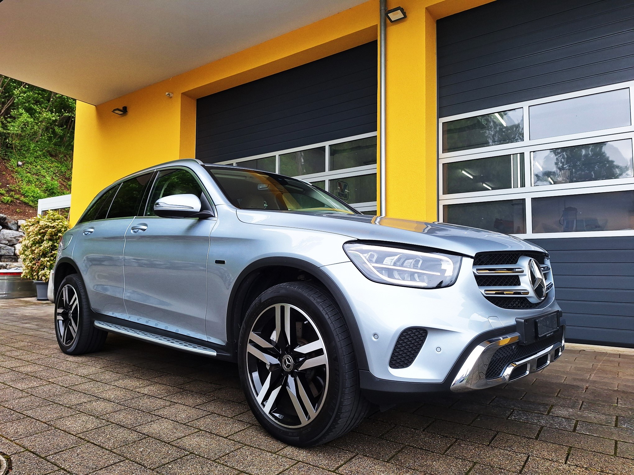 MERCEDES-BENZ GLC 300 e 4Matic 9G-Tronic 