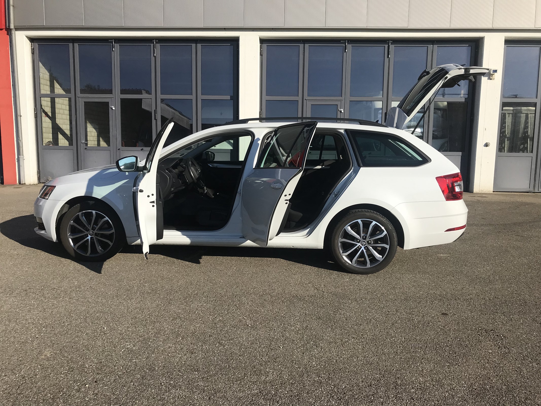 SKODA Octavia Combi 2.0 TDI Swiss Line 25 4x4