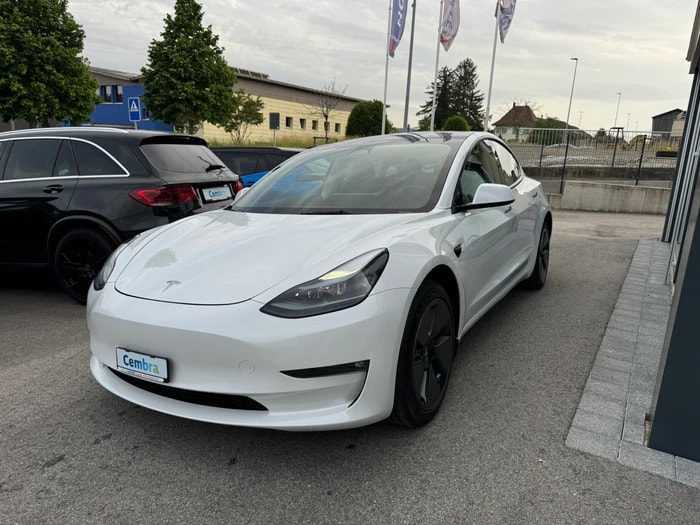 TESLA Model 3