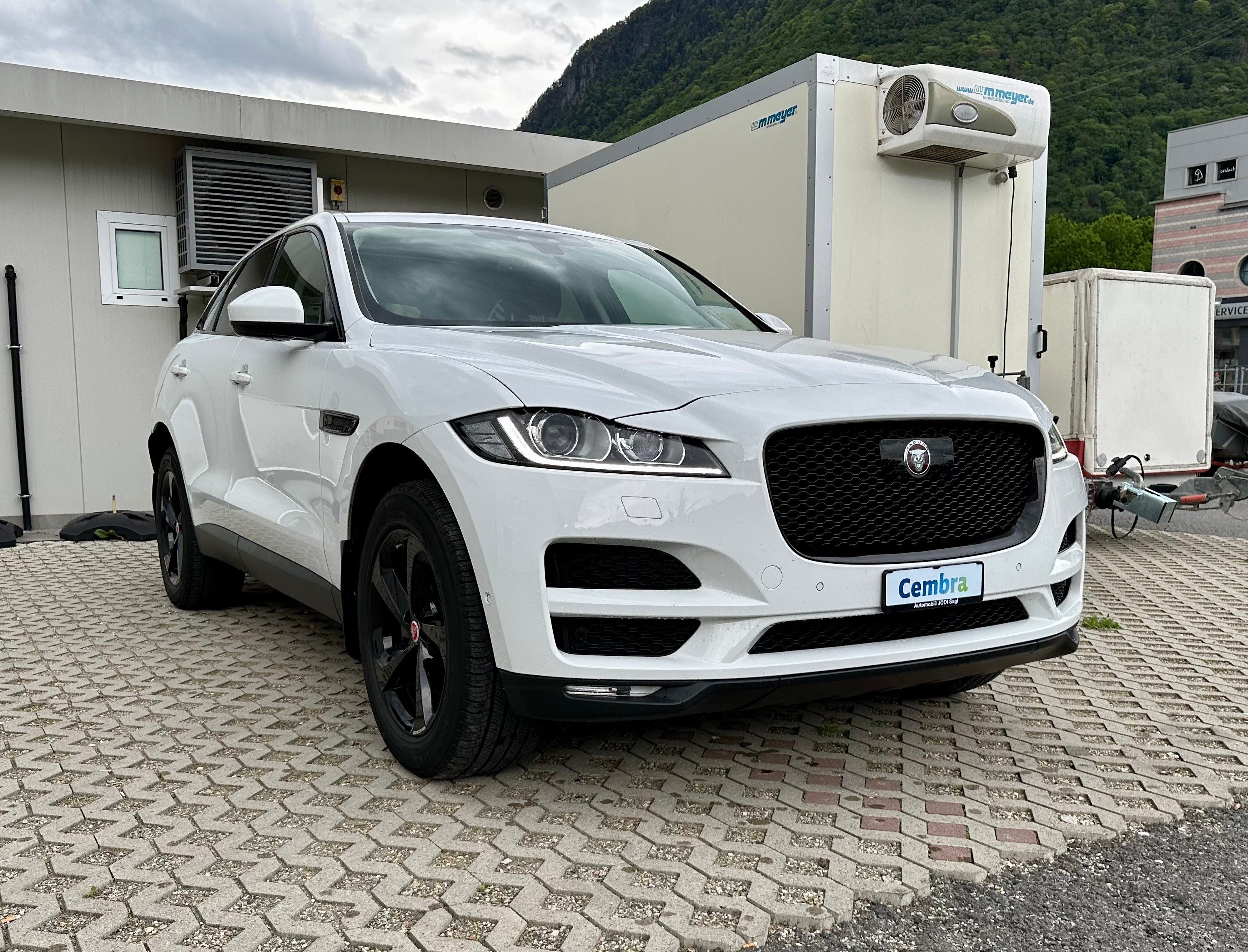 JAGUAR F-Pace 2.0d Prestige AWD Automatik ***per Export***