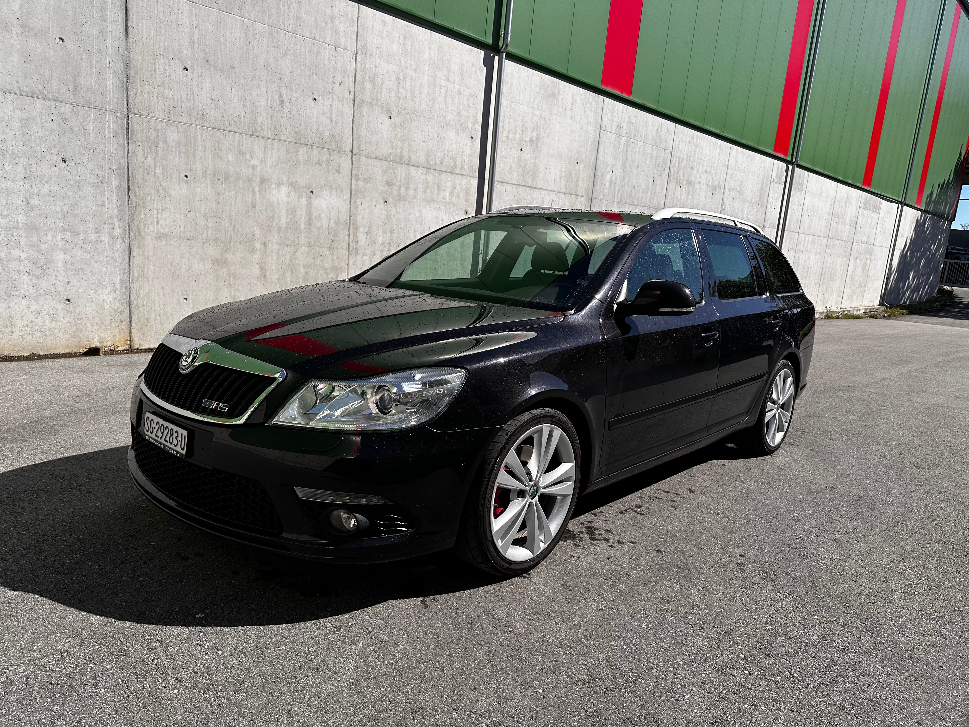 SKODA Octavia Combi 2.0 TSI RS