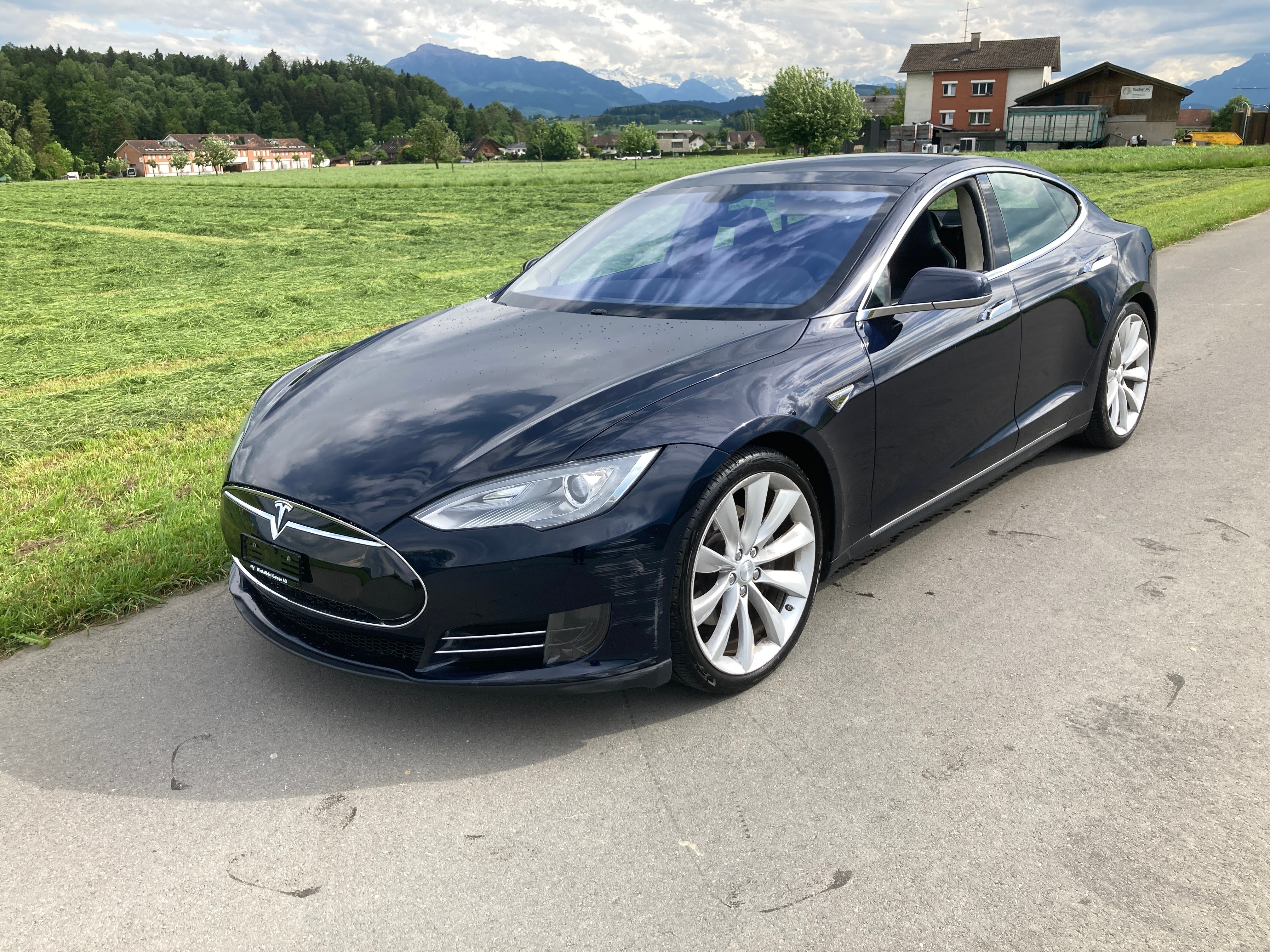 TESLA Model S 85 Performance Free Supercharger