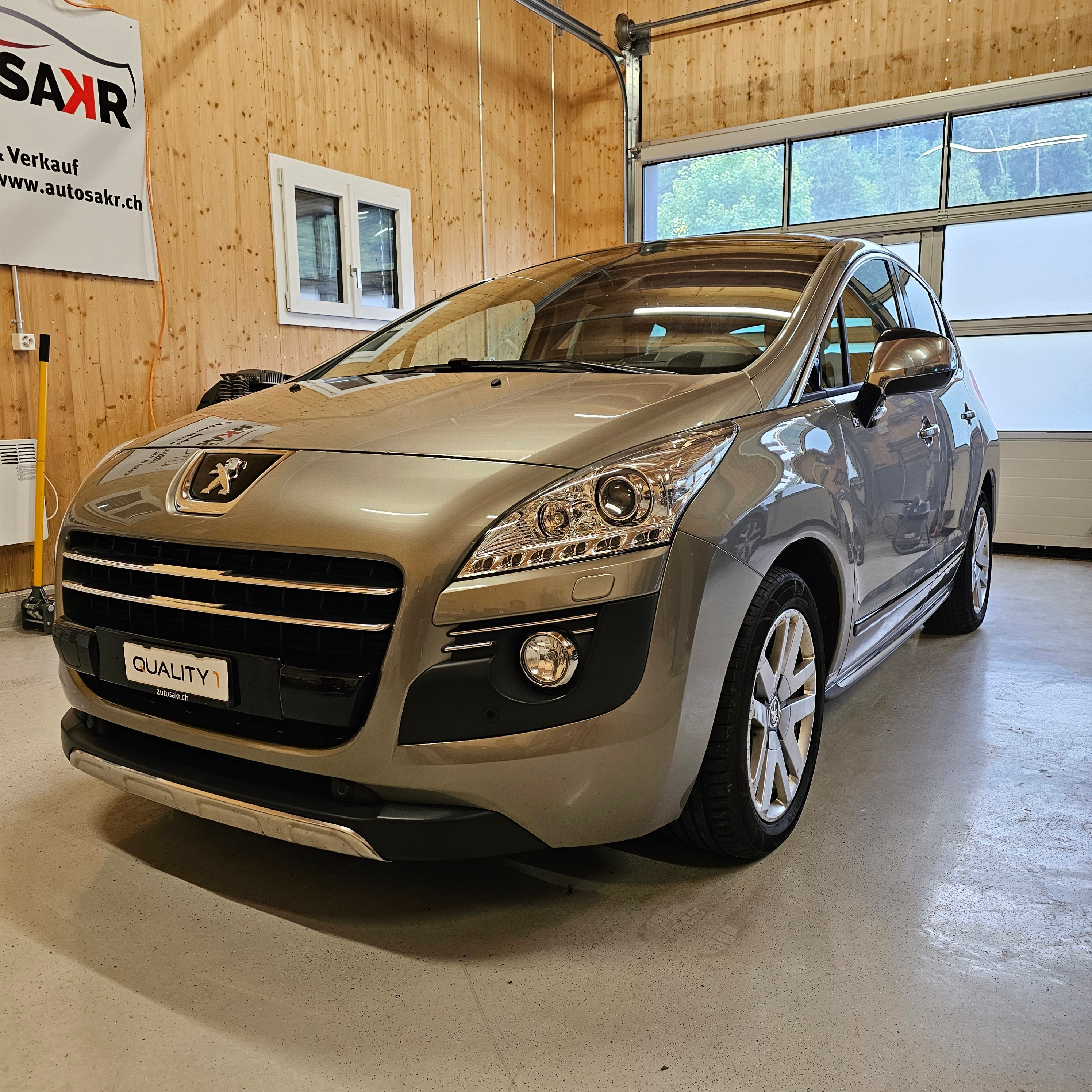 PEUGEOT 3008 HYbrid4 2.0 HDI EGS6