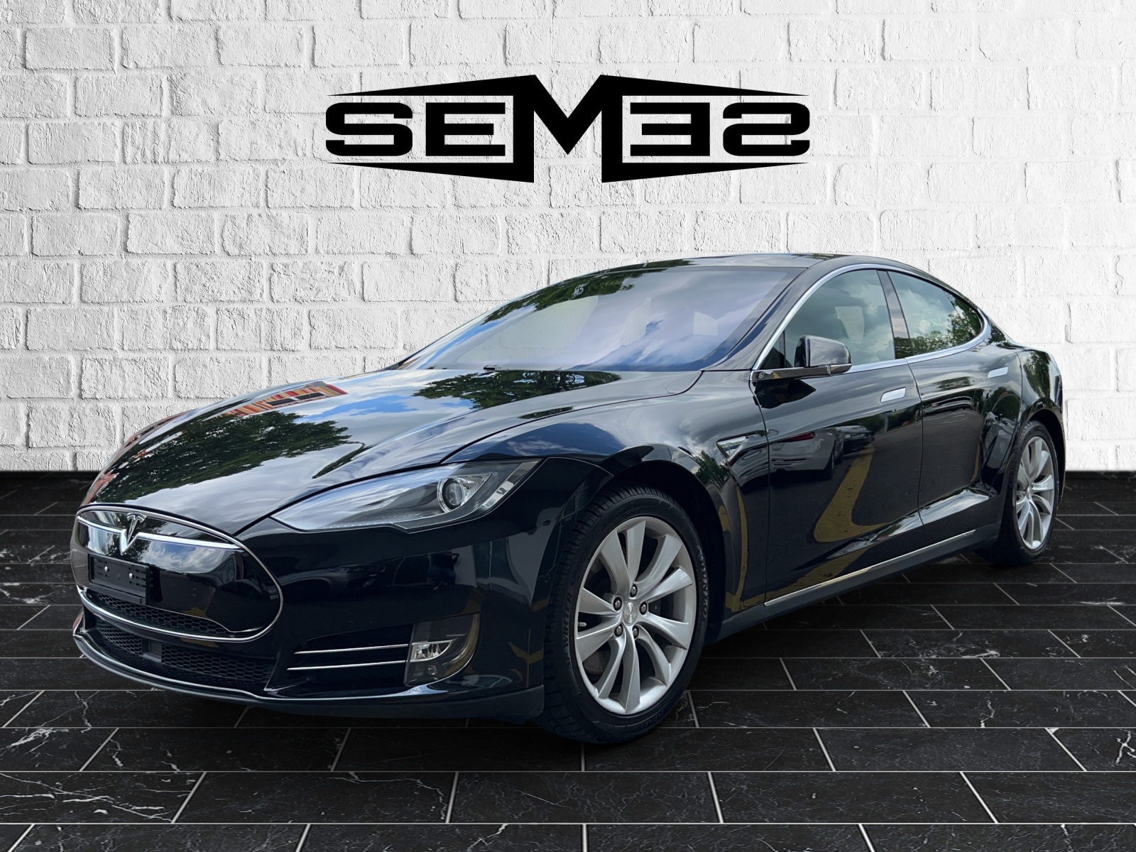 TESLA Model S 85 D