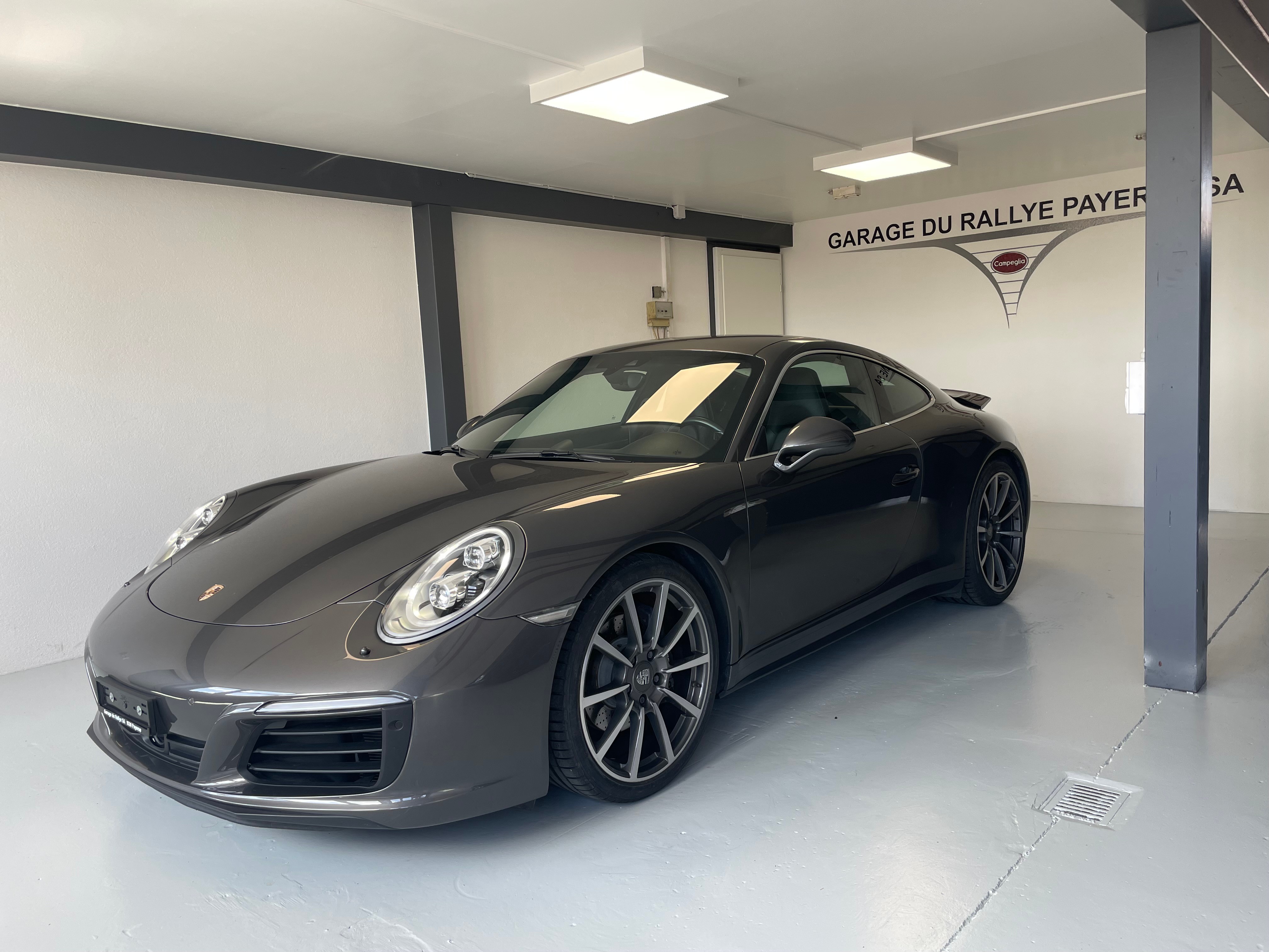 PORSCHE 911 Carrera 4 PDK