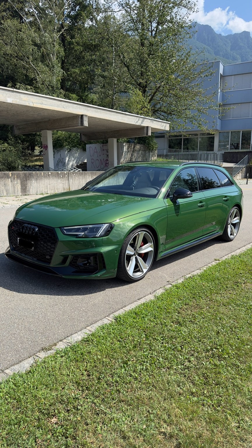 AUDI RS4 Avant quattro tiptronic