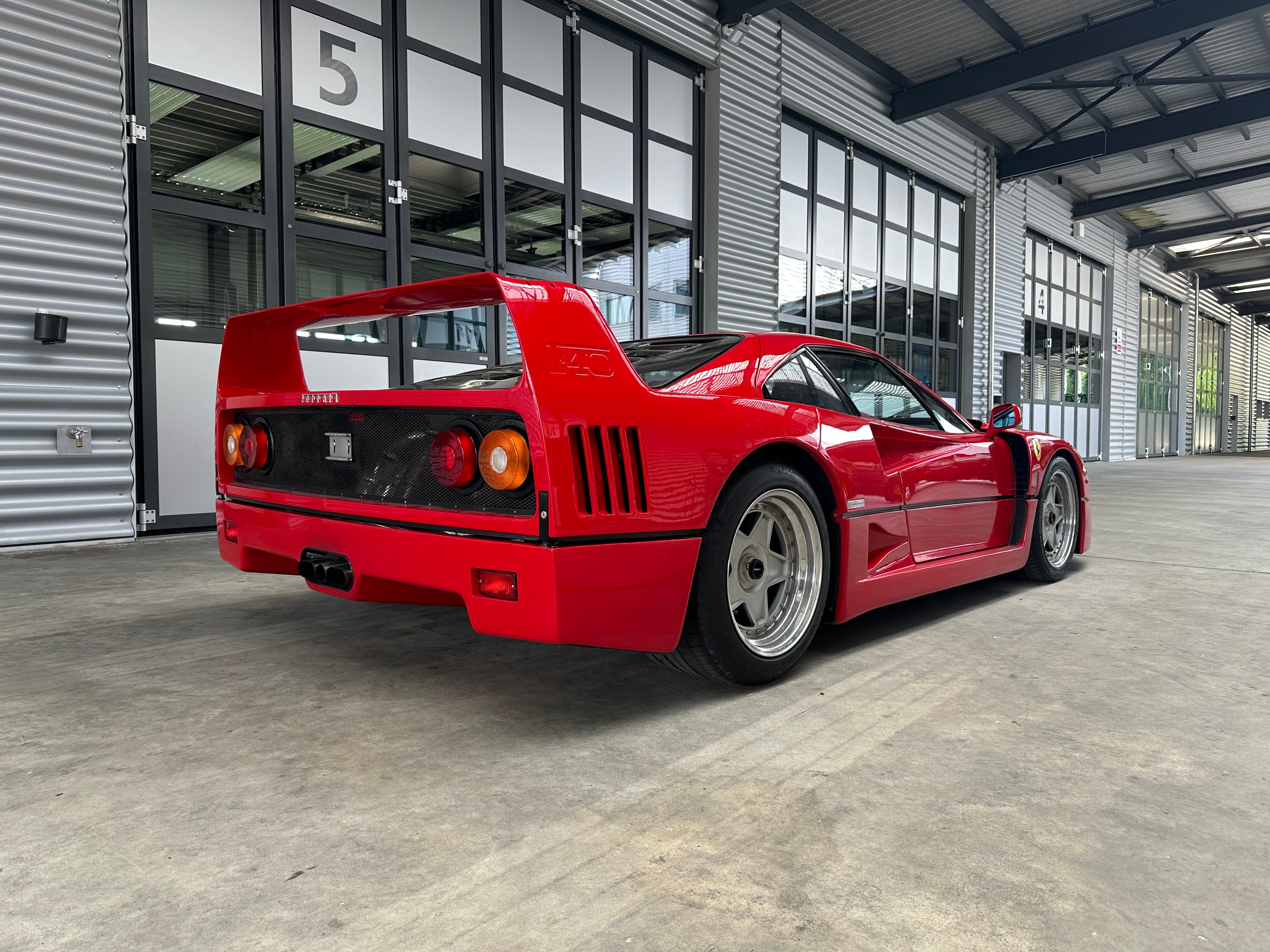 FERRARI F40