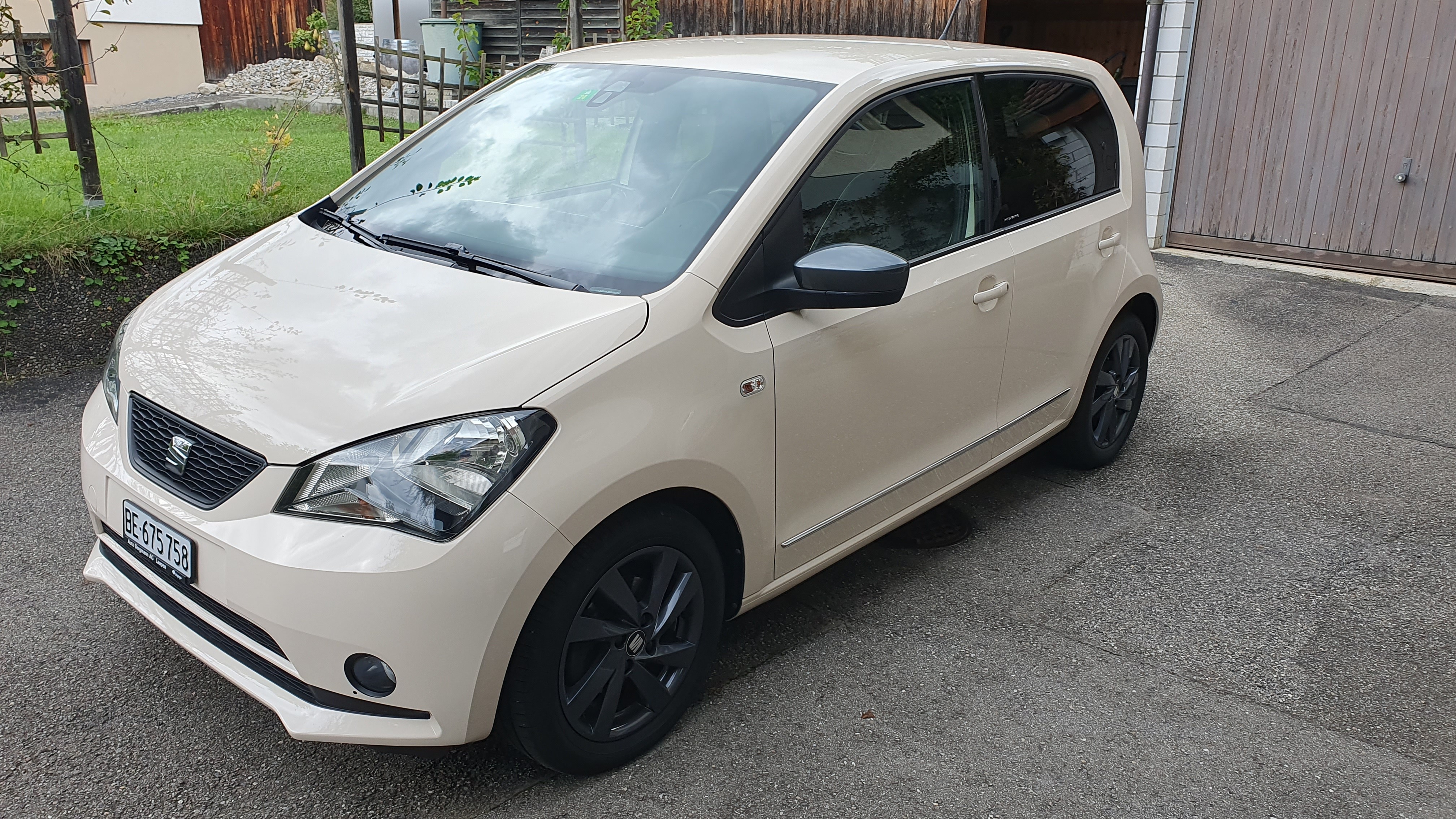 SEAT Mii 1.0 by Mango Eco