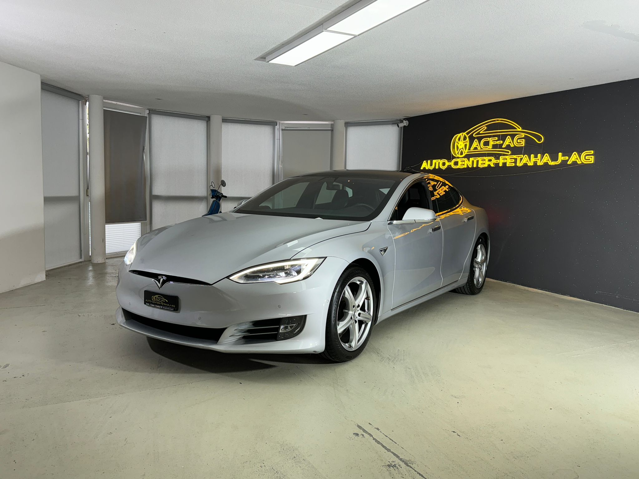 TESLA Model S 75 D