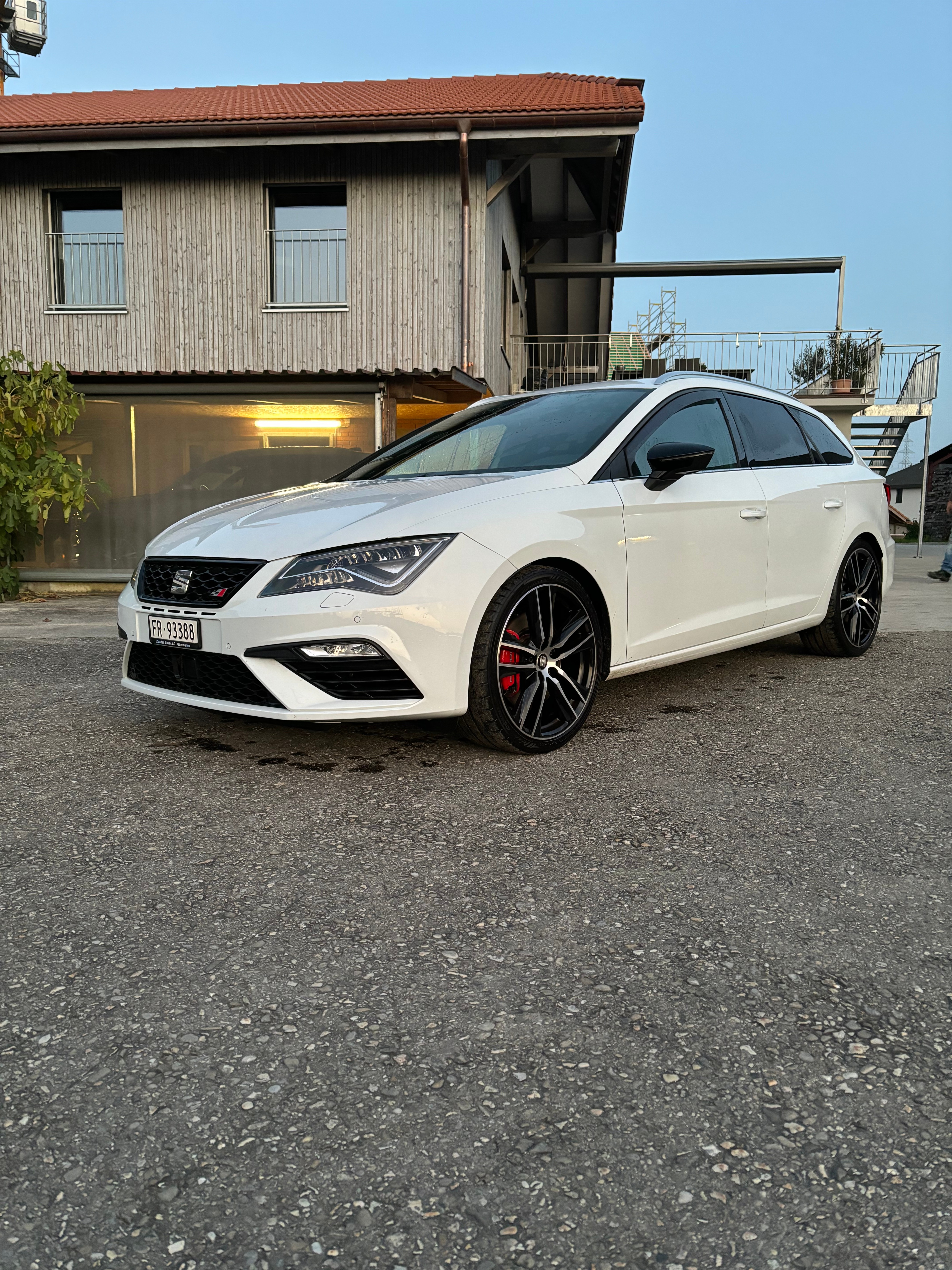 SEAT Leon ST 2.0 TSI Cupra 300 4 Drive DSG