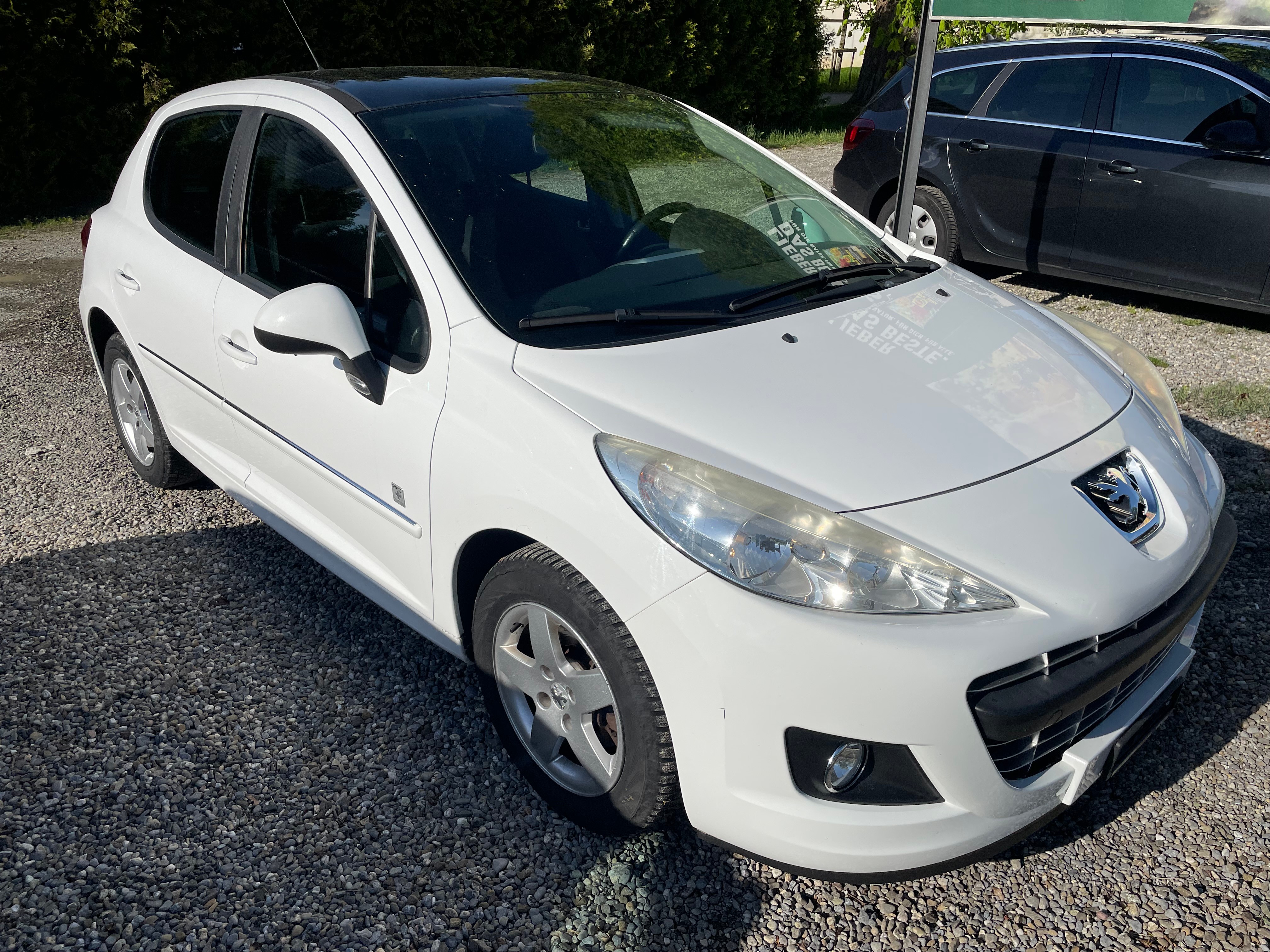 PEUGEOT 207 1.4 16V Swiss Edition