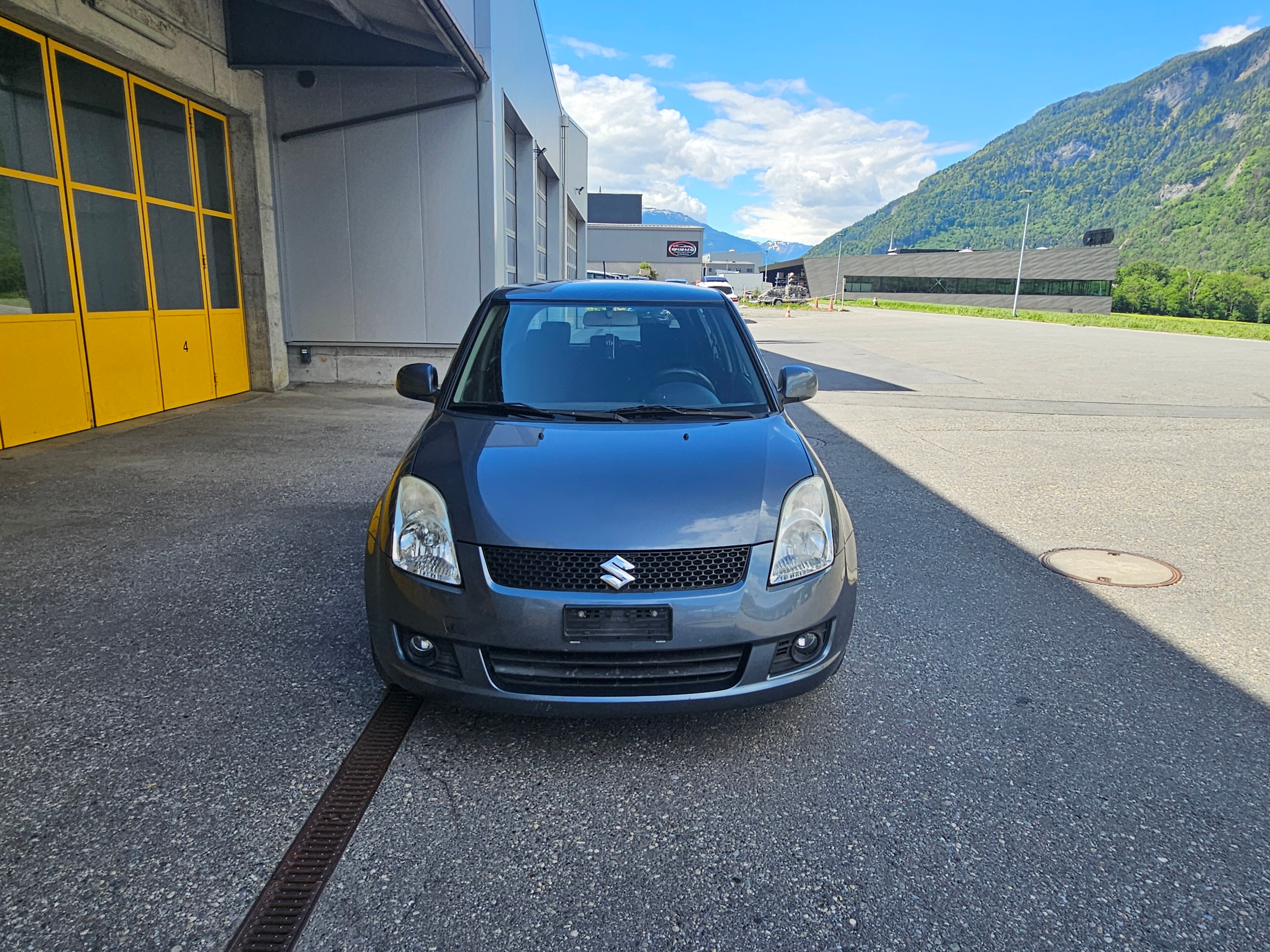 SUZUKI Swift 1.3i 16V GL Top Piz Sulai LE 4x4