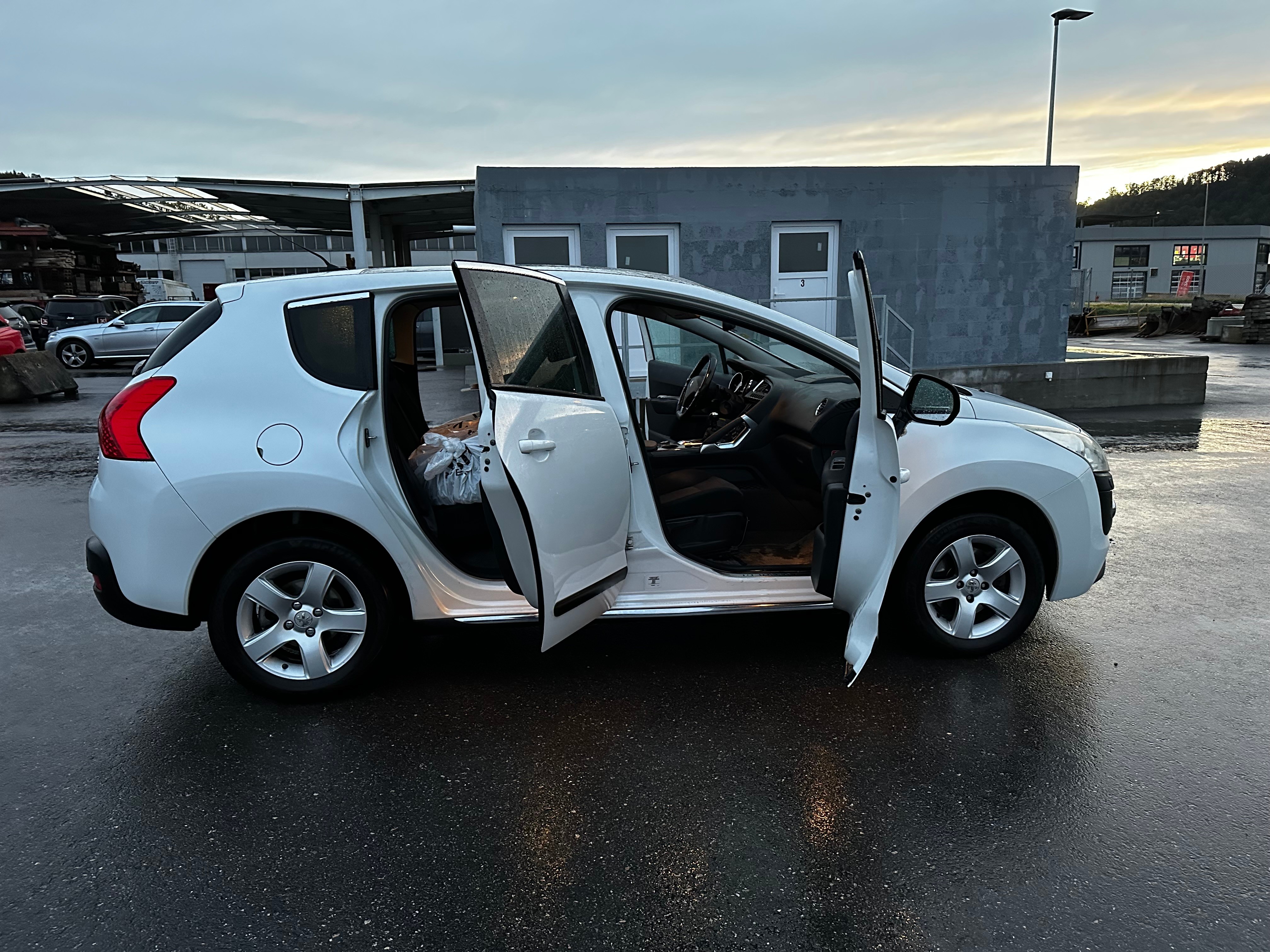 PEUGEOT 3008 2.0 HDI Sport