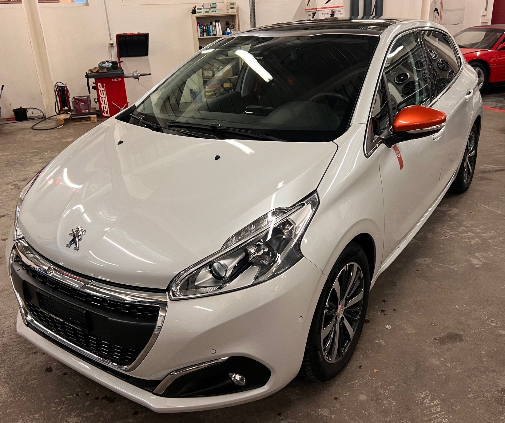 PEUGEOT 208 1.2 PureTech Roland Garros EAT6