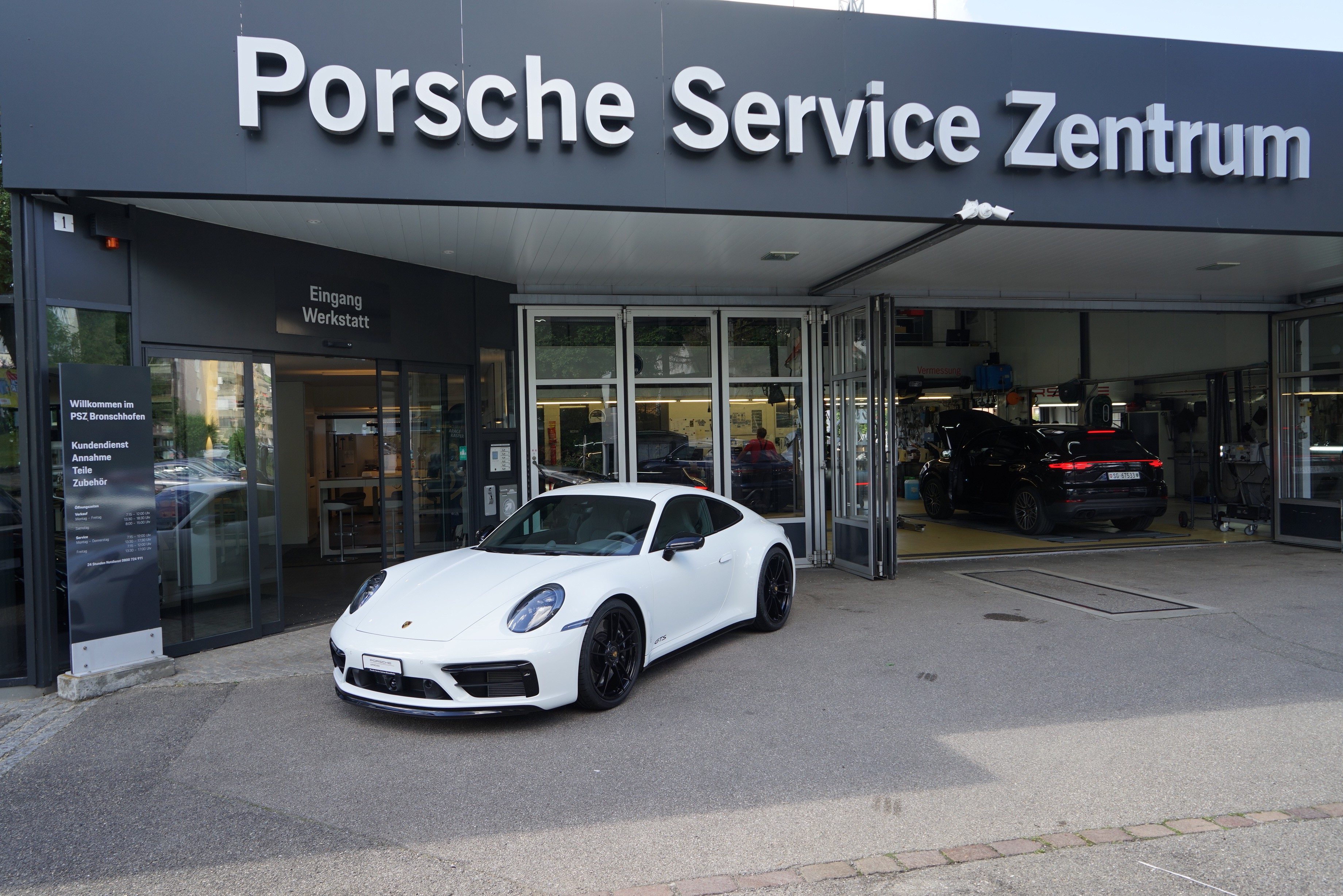 PORSCHE 911 Carrera 4 GTS PDK