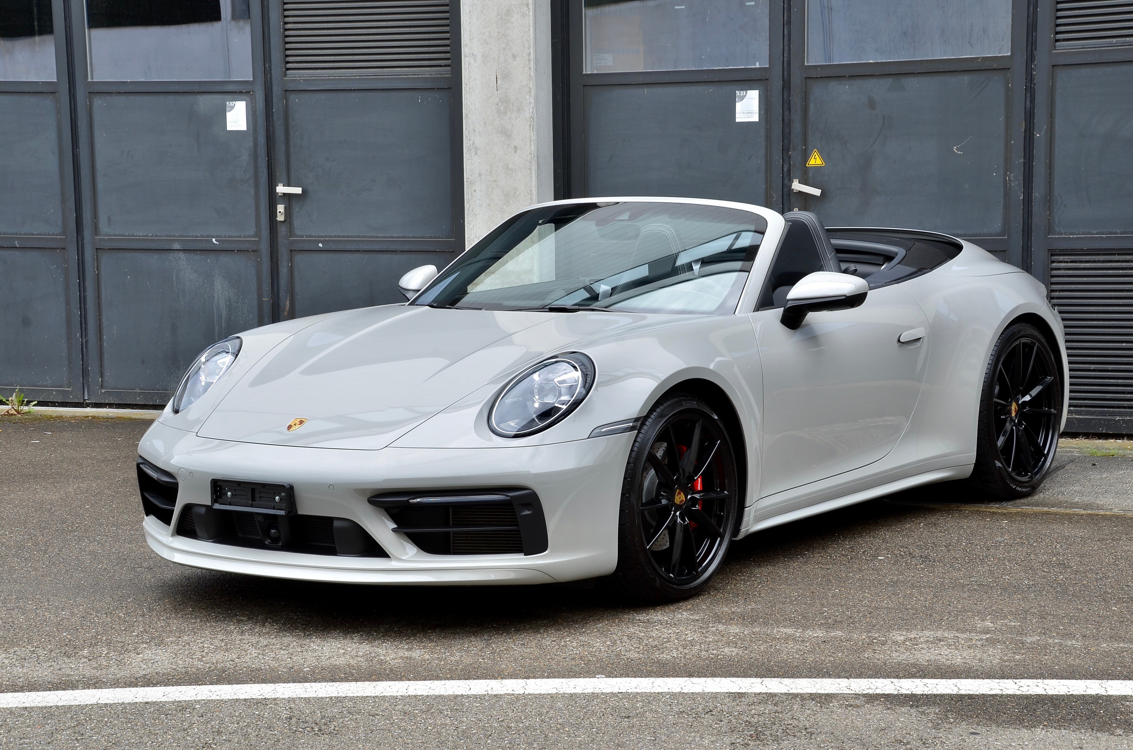 PORSCHE 911 Carrera 4S Cabriolet PDK Kreide-Farbe