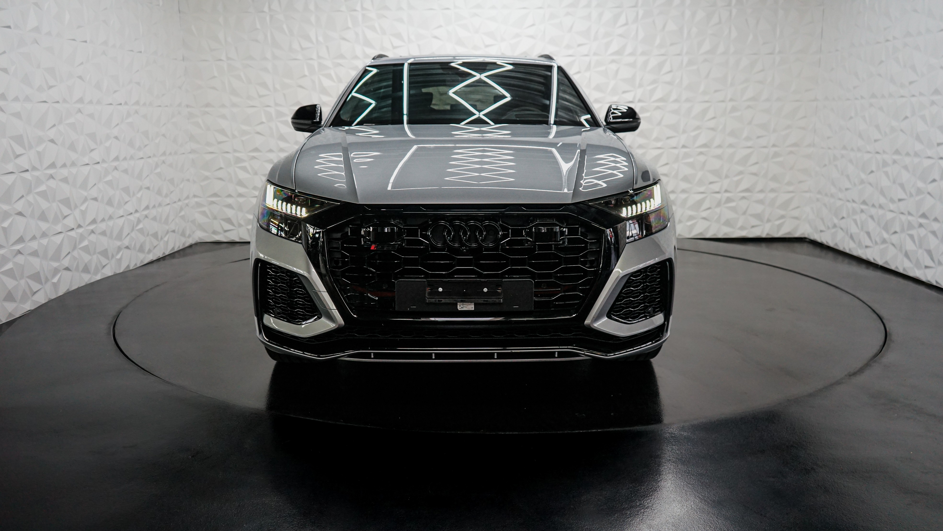 AUDI RSQ8 quattro tiptronic