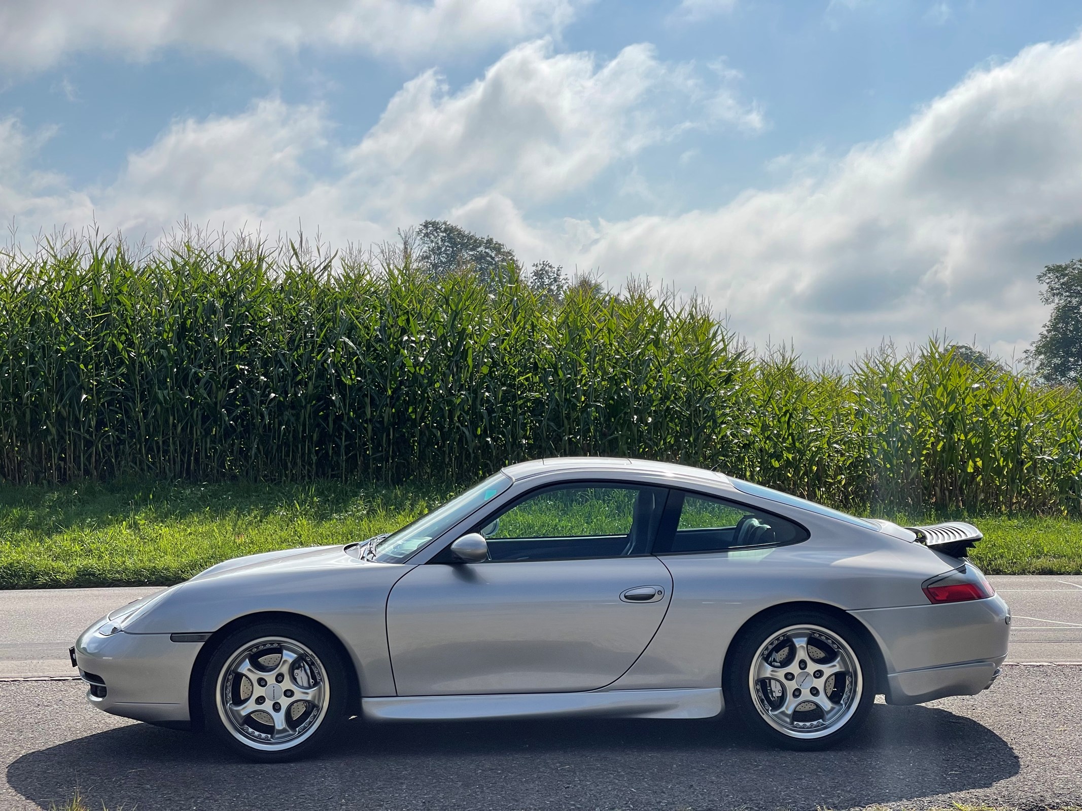 PORSCHE 911 Carrera 4