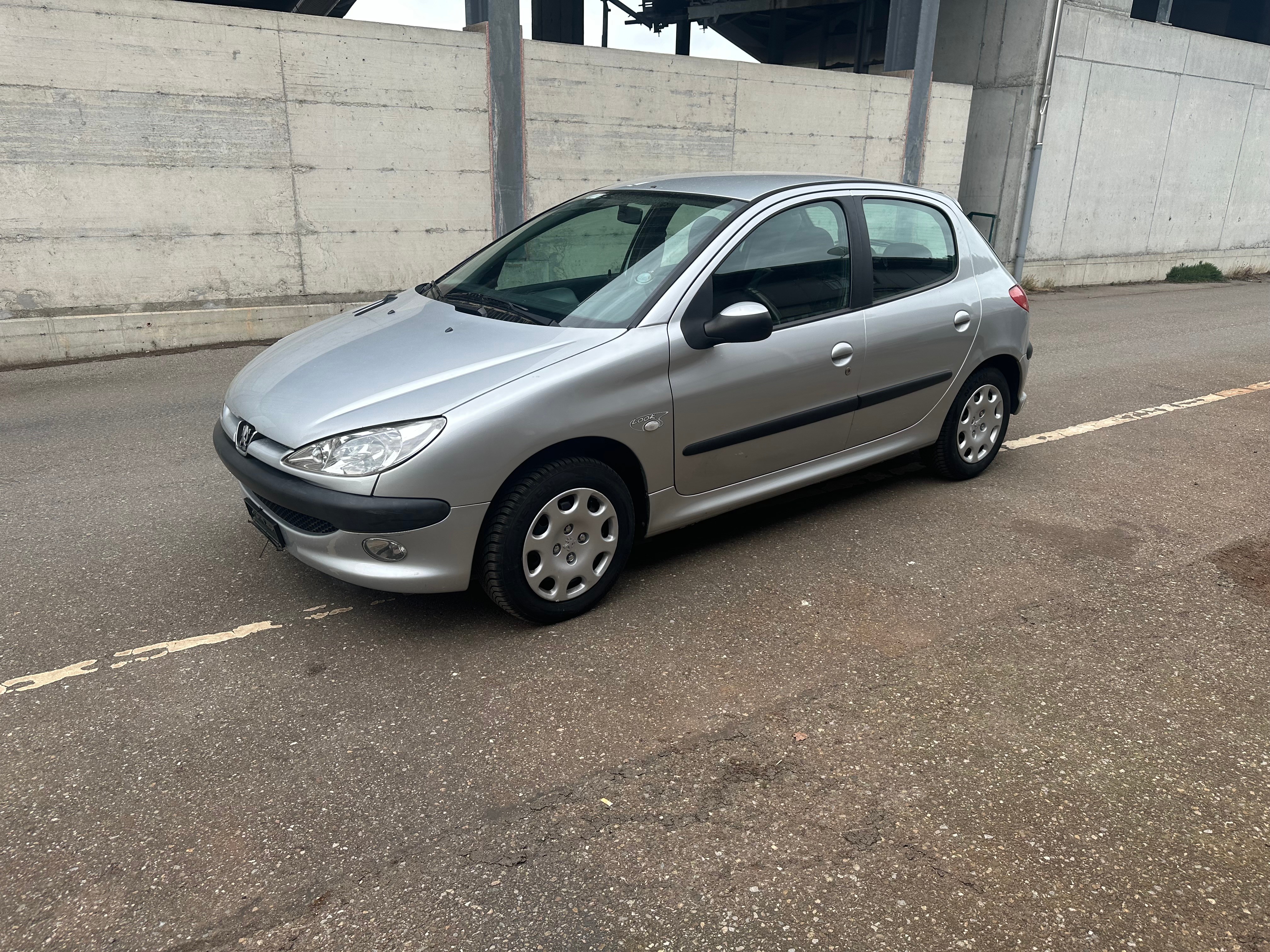 PEUGEOT 206 1.4 XT