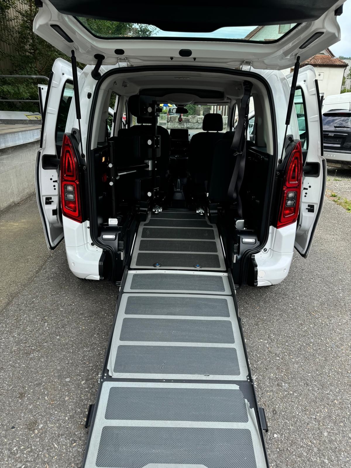 OPEL Combo Life XL 1.5 Innovation Automatik Rollstuhllift!