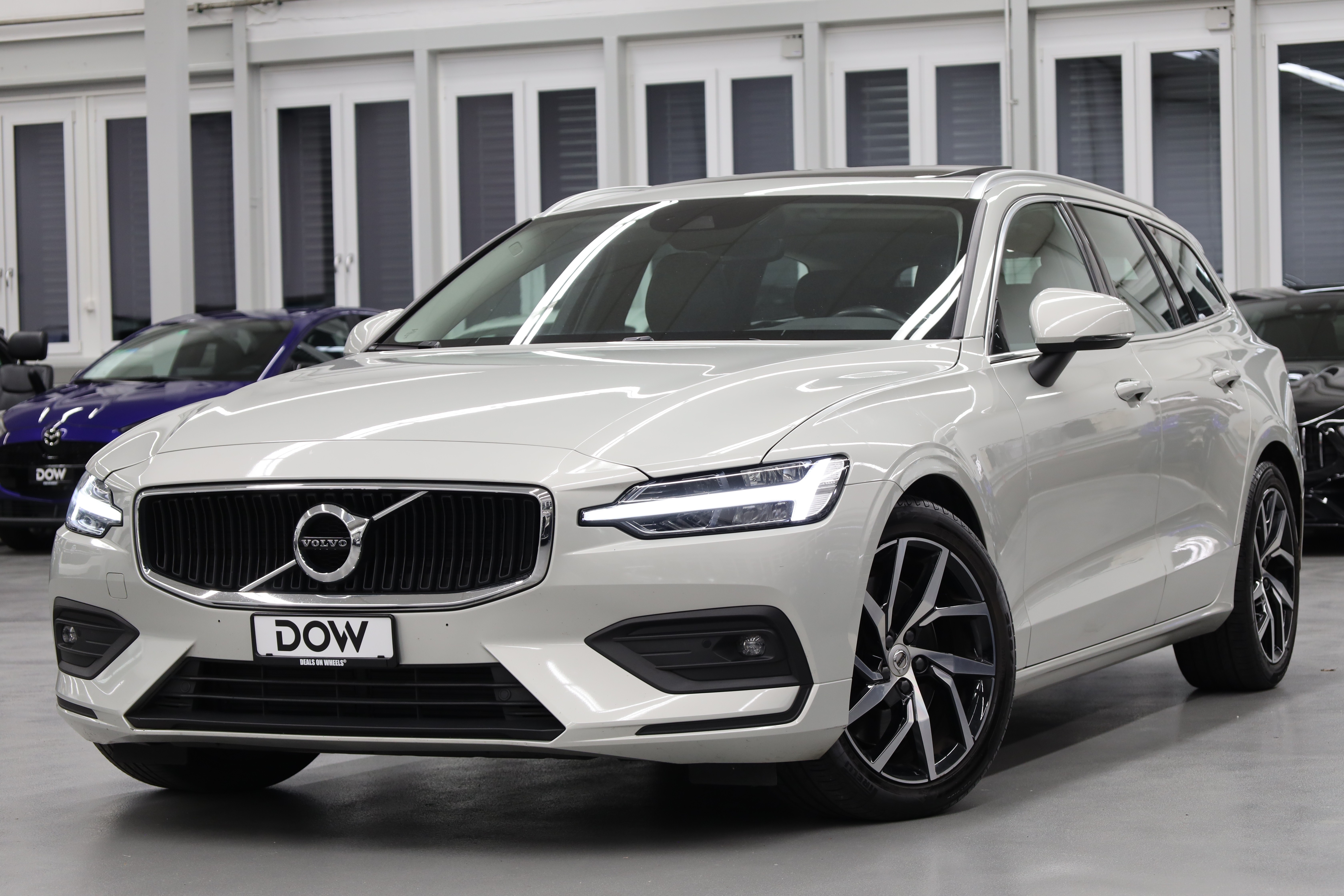 VOLVO V60 2.0 T5 Momentum