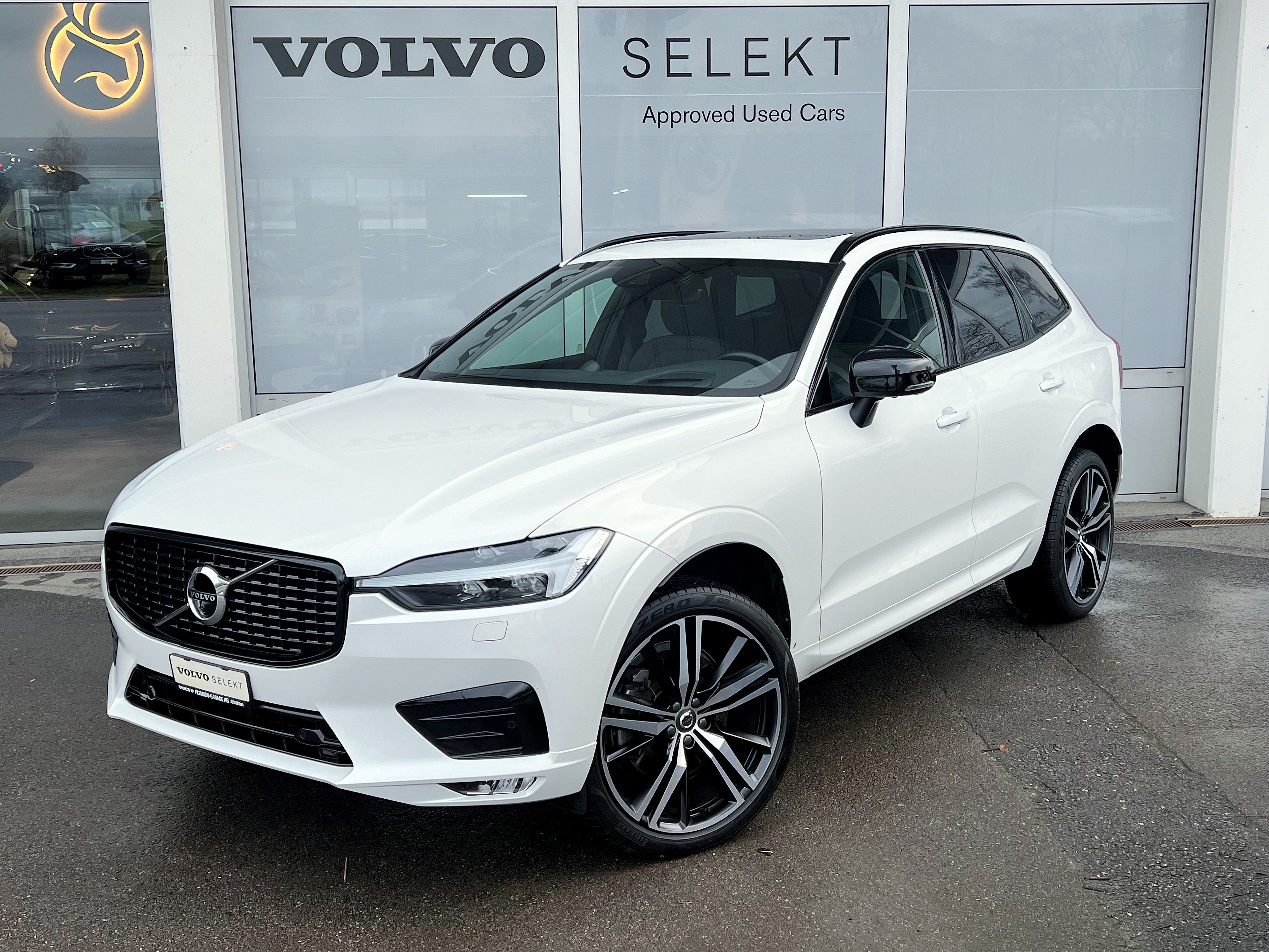 VOLVO XC60 B6 Benzin Mild Hybrid AWD R-Design Geartronic