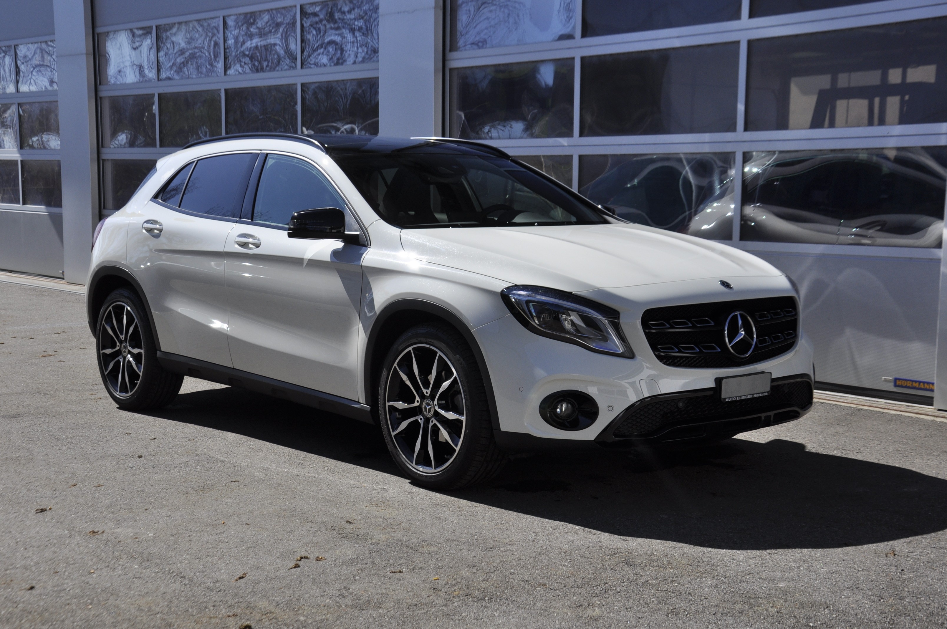 MERCEDES-BENZ GLA 200 Night Star 7G-DCT