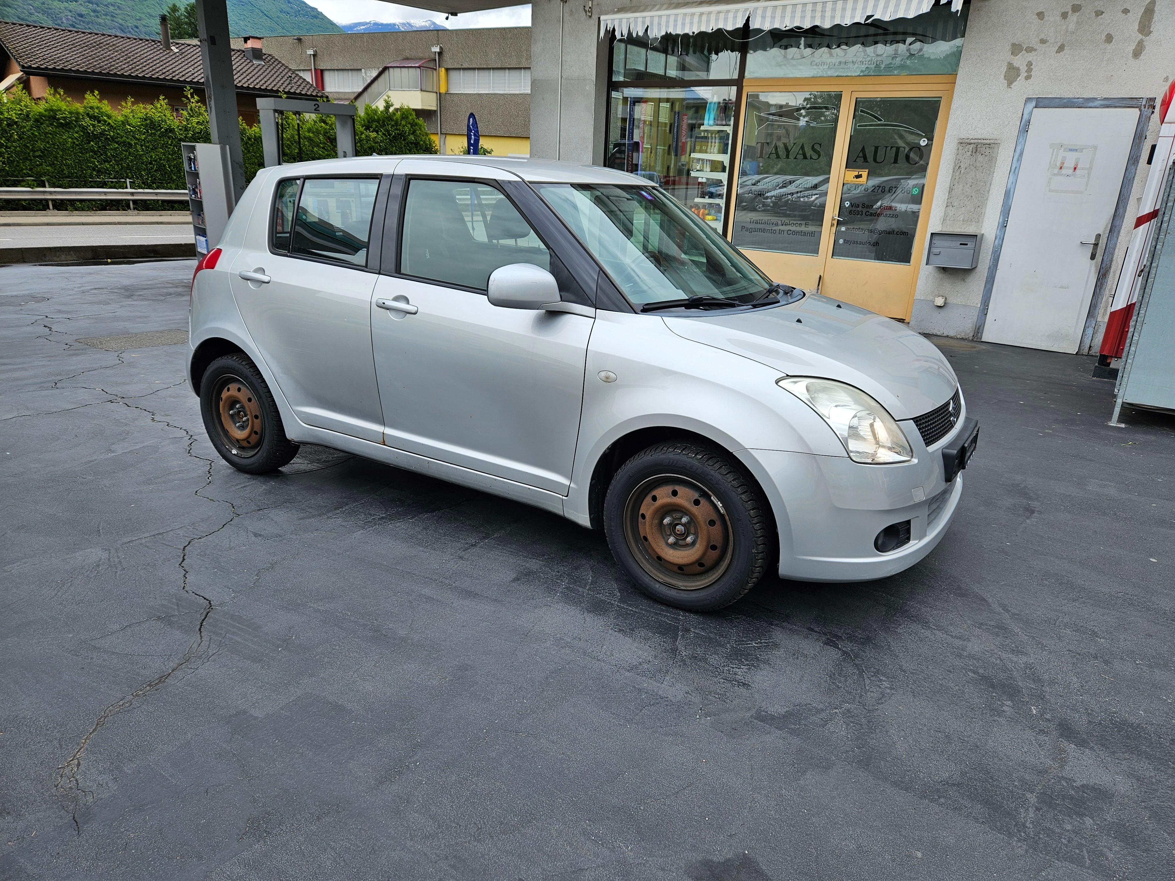 SUZUKI Swift 1.3i 16V GL 4x4