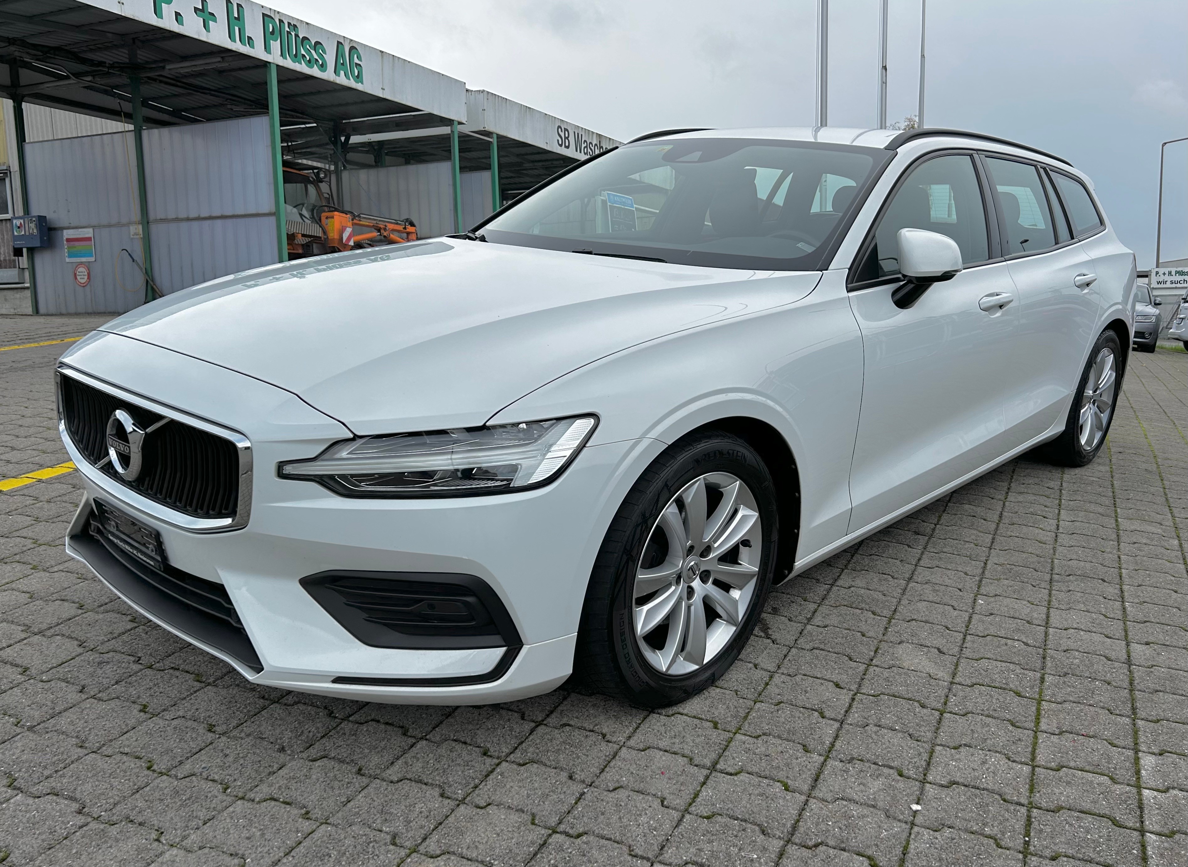 VOLVO V60 D3 Momentum Geartronic