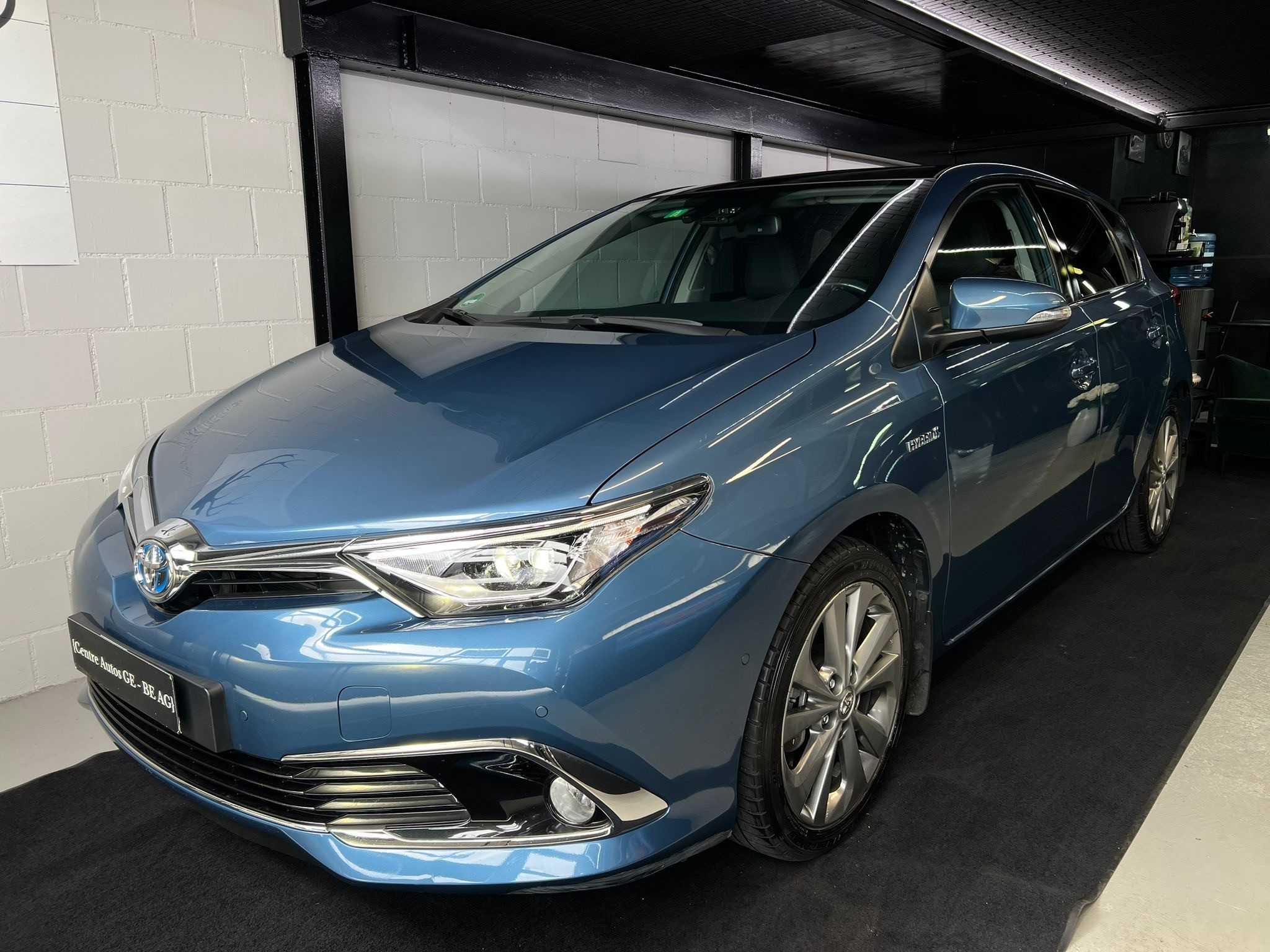 TOYOTA Auris 1.8 HSD Limited e-CVT Vollausstattung