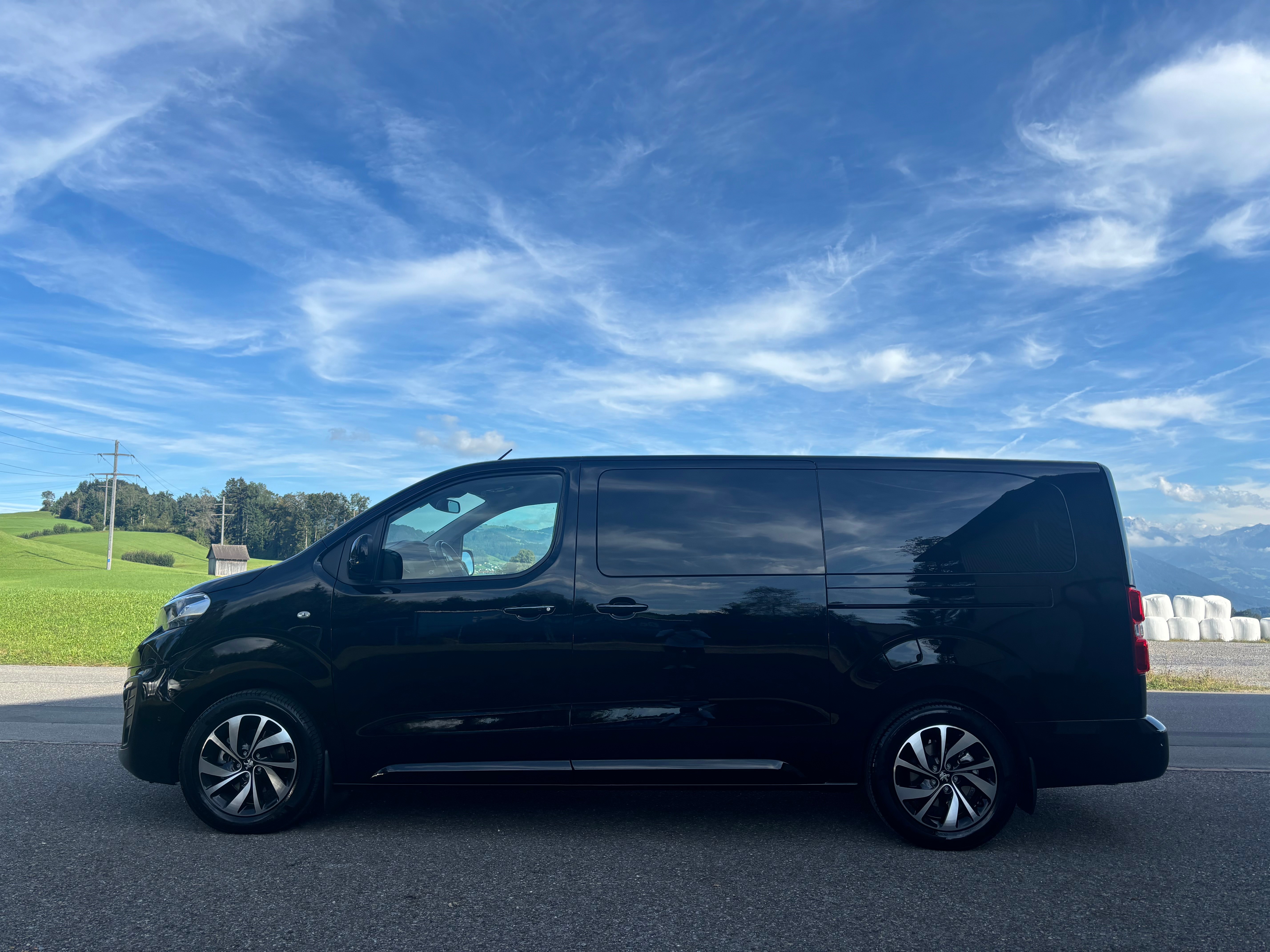 PEUGEOT Traveller 2.0 BlueHDi Business VIP Lang EAT